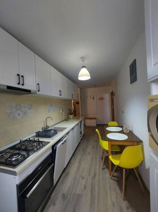 Apartament Spatios In Брашов Экстерьер фото